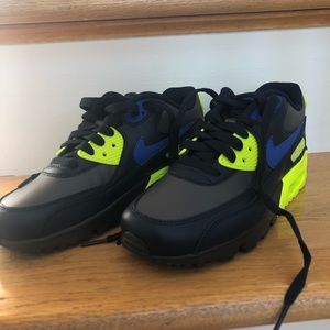 NWOT Boys' Big Kids' NIKE Air Max 90 Casual Shoes